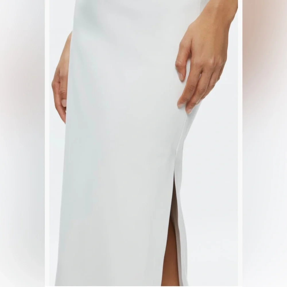NWT $295 Alice + Olivia Maeve Back Slit Faux Leather Midi Skirt in Off White!